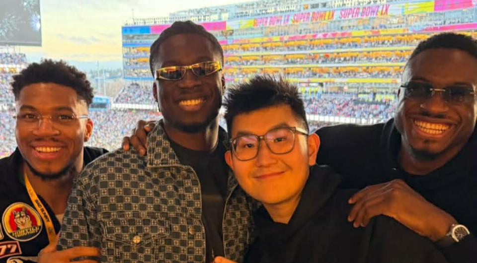 Γιάννης, Θανάσης και Άλεξ Αντετοκούνμπο είδαν το Super Bowl μαζί με τον Σιάο