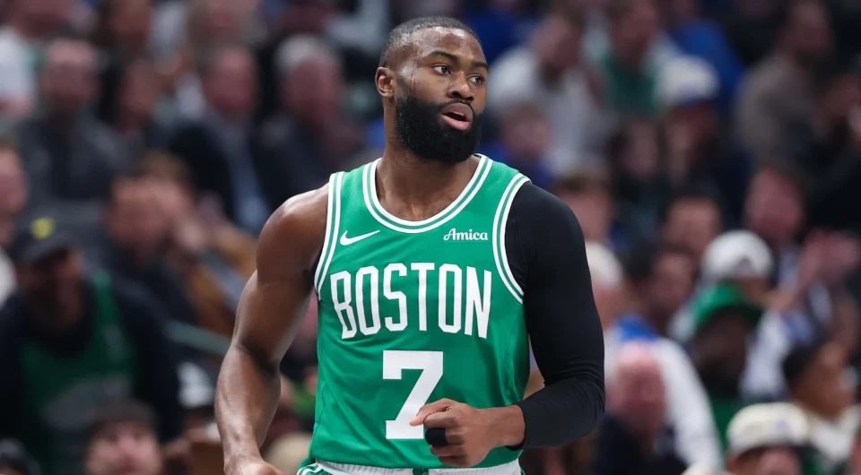 Με τρομερούς Τέιτουμ και Μπράουν οι Σέλτικς διέλυσαν τους Σίξερς και έκαναν το 1-0 στη σειρά