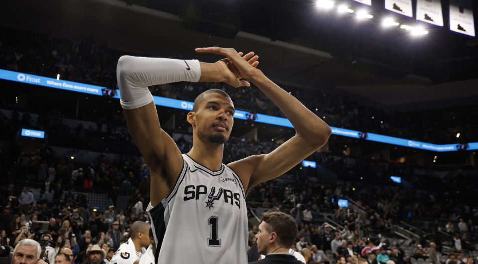 Άνετη νίκη των Ρόκετς επί των αδιάφορων Μπακς, «περίπατος» των Σπερς στο Σαν Φρανσίσκο με απίθανο Γουεμπανιαμά