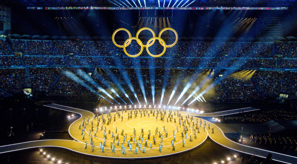Χειμερινοί Ολυμπιακοί Αγώνες: Θεαματική τελετή έναρξης με Μαράια Κάρεϊ και Αντρέα Μποτσέλι (video)