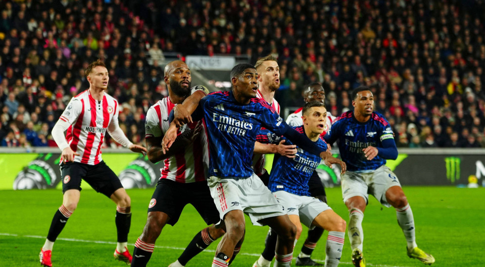 Η σκληροτράχηλη Μπρέντφορντ «έκοψε» βαθμούς από την Άρσεναλ και έβαλε... φωτιά στη «μάχη» του τίτλου