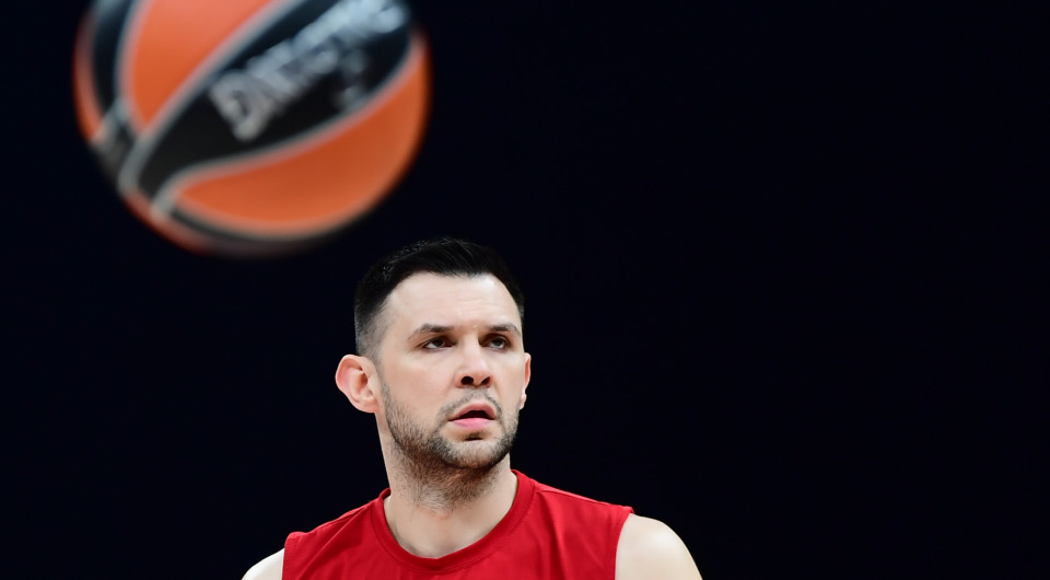 Ο Κώστας Παπανικολάου θυμήθηκε τις θυσίες της οικογένειάς για να μπορέσει να ακολουθήσει το όνειρο του