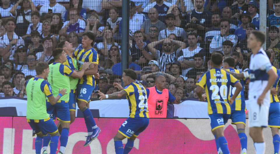 Σημαντικό διπλό για τη Ροζάριο, κέρδισε με ανατροπή τη Χιμνάσια Λα Πλάτα