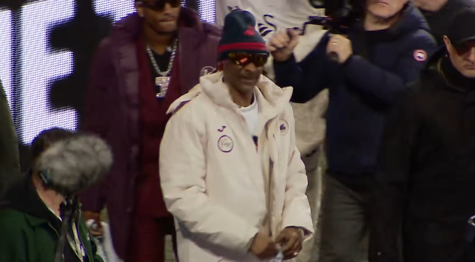 «Μύριζε παντού χόρτο έξω από τα αποδυτήρια» - Ο Snoop Dog προκάλεσε χαμό με την επίσκεψή του στη Σουόνσι