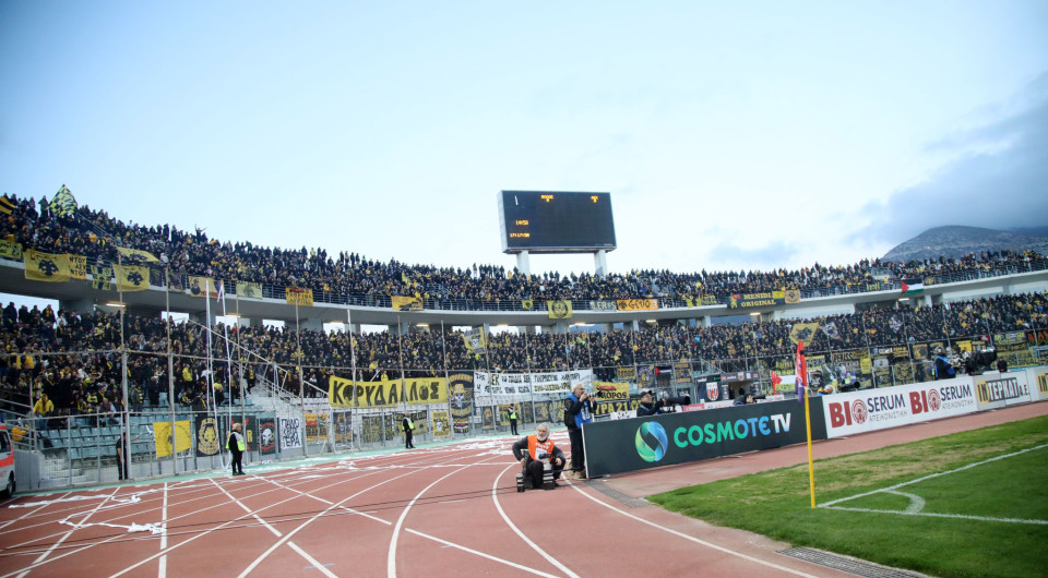 O κόσμος της ΑΕΚ εξάντλησε ήδη 8.000 εισιτήρια για το Πανθεσσαλικό - Την Τετάρτη ανοίγουν κι άλλες θύρες