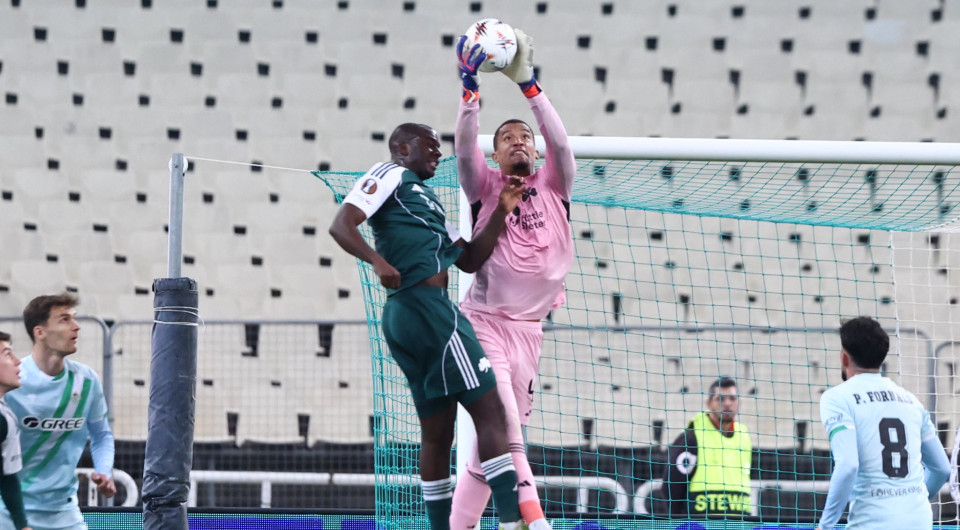 Οι δύο εξαιρετικές αποκρούσεις του Λαφόν στο πρώτο ημίχρονο με την Μπέτις (video)