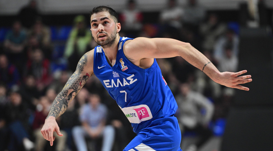 Τολιόπουλος on fire: Σμπαράλιασε την άμυνα του Μαυροβουνίου και έσπασε τρία ρεκόρ (video)