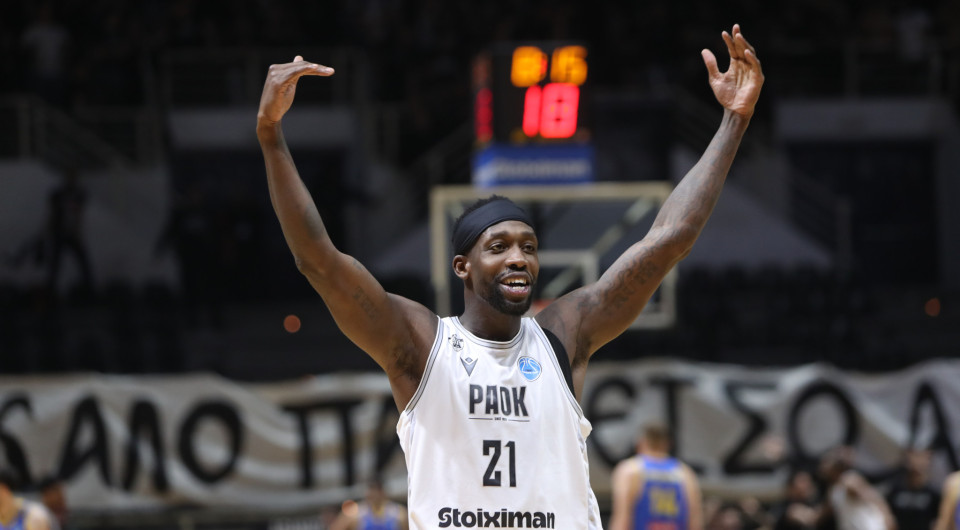 Καταιγιστικός ο ΠΑΟΚ, πήρε εύκολα την πρώτη μάχη απέναντι στο Περιστέρι