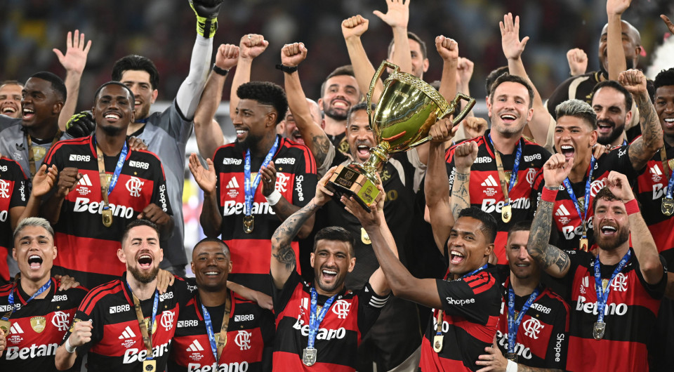 Μεσοβδομαδο παρολί στο 30.00 για ταμείο!