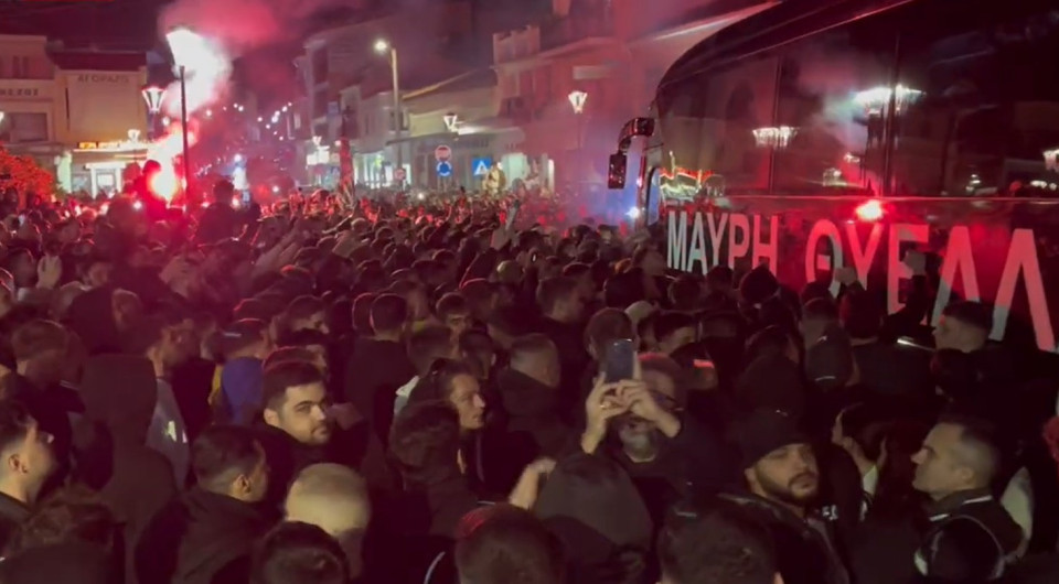 «Κάηκε» η Καλαμάτα στην υποδοχή των πρωταθλητών (videos)