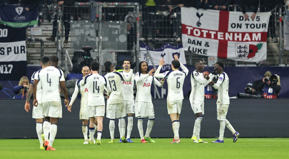 Τιμωρία της UEFA στην Τότεναμ για ναζιστικούς χαιρετισμούς οπαδών της στο Champions League κόντρα στην Άιντραχτ