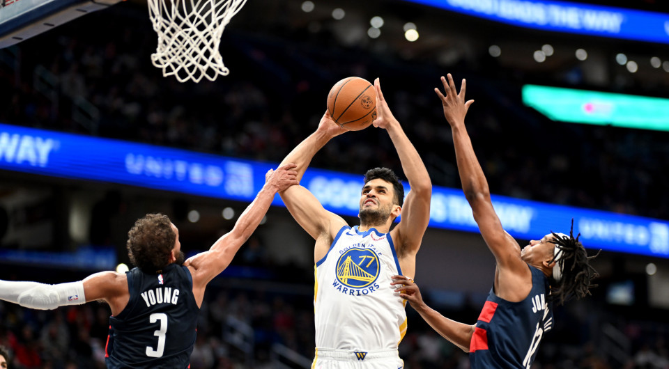 Ο Γιουρτσεβέν συνεχίζει στους Γουόριορς με νέο 10ήμερο συμβόλαιο