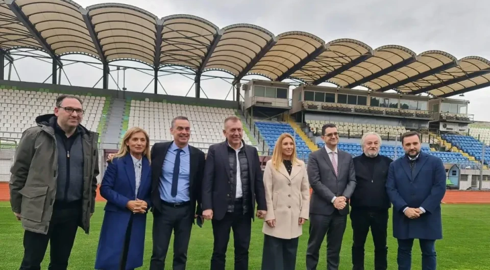 Ο Βρούτσης παρουσία Κομπότη ανακοίνωσε έργα αξίας 500.000 ευρώ στο γήπεδο του Λεβαδειακού