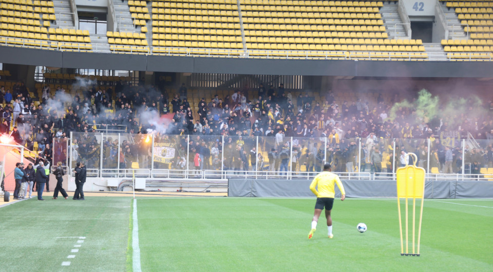 Πάνω από 4.000 φίλοι της ΑΕΚ στην τελευταία προπόνηση πριν τον Ολυμπιακό - Δείτε video του Athletiko