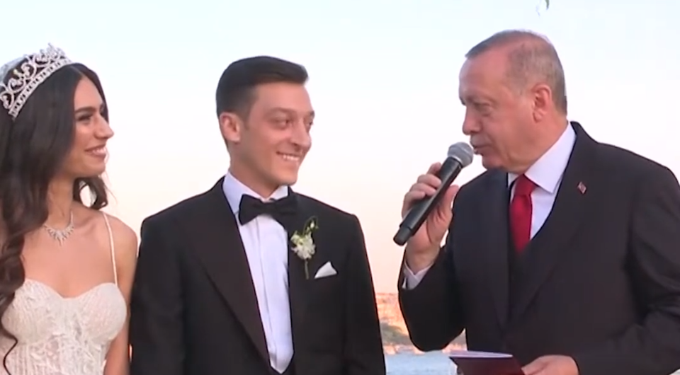 Οζίλ σε mode… billionaire: Ζει σε έπαυλη-όνειρο με γείτονα τον Ερντογάν