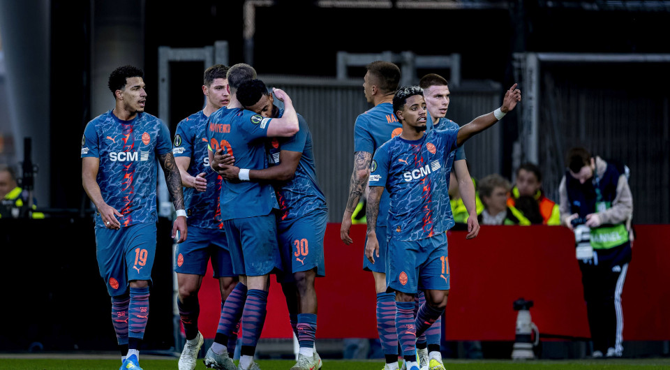 Η Σαχτάρ πήρε εύκολα το εισιτήριο στους «4» του Conference League - Κράτησε το αήττητο εντός η Άλκμααρ (video)