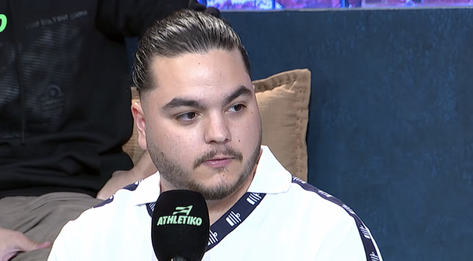 Η συγκίνηση φίλου της ΑΕΚ που γνώρισε από κοντά τον Ντέμη Νικολαΐδη (video)