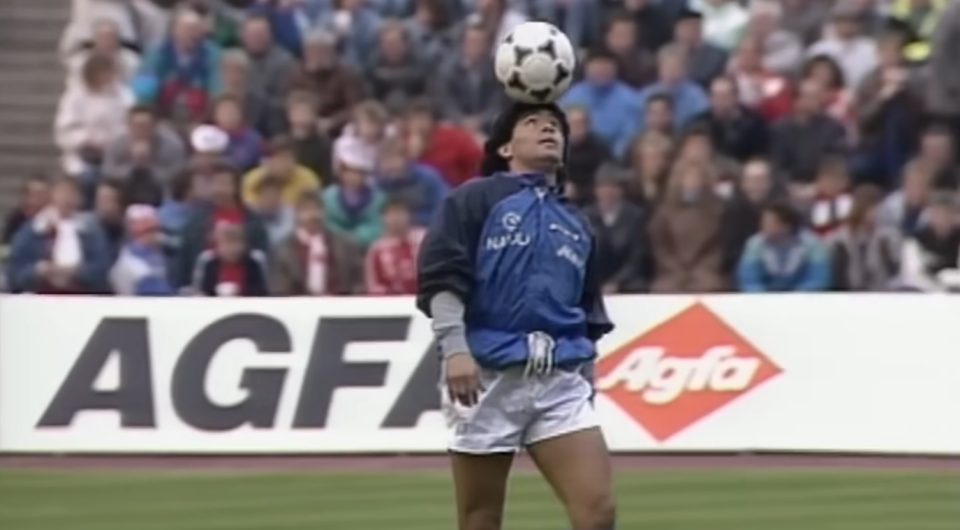 «Live is life»: 37 χρόνια από το αλησμόνητο «ζέσταμα» του Ντιέγκο Μαραντόνα (video)