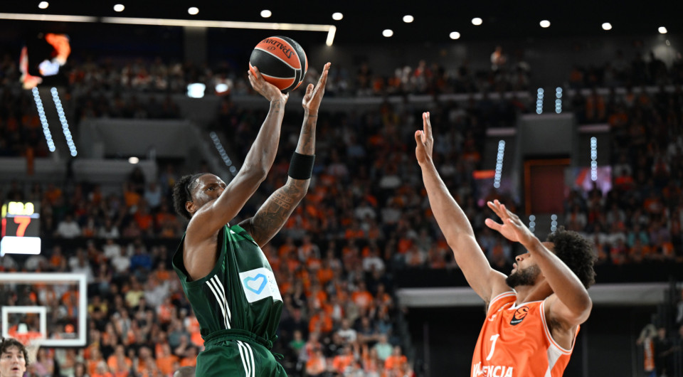 «EuroLeague by Night»: Η περιγραφή... έπος του Ιωάννου στο buzzer beater του Χέιζ-Ντέιβις (video)