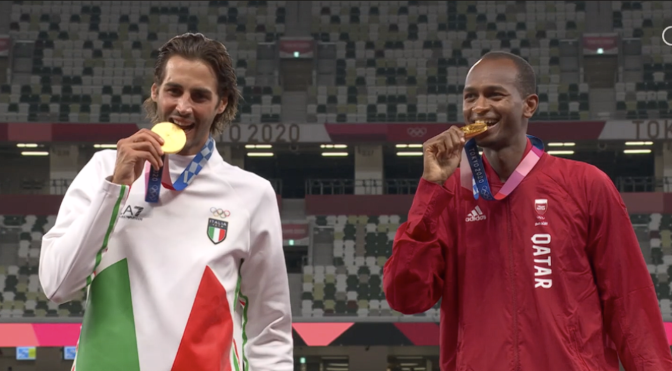 To παρασκήνιο μιας εμβληματικής φωτογραφίας - Όταν Μπαρσίμ και Ταμπέρι «μοιράστηκαν» το χρυσό μετάλλιο