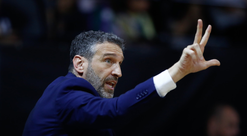Εποχή Ιμπόν Ναβάρο στον Ερυθρό Αστέρα - «Έκλεισε» η συμφωνία ανάμεσα στις δύο πλευρές
