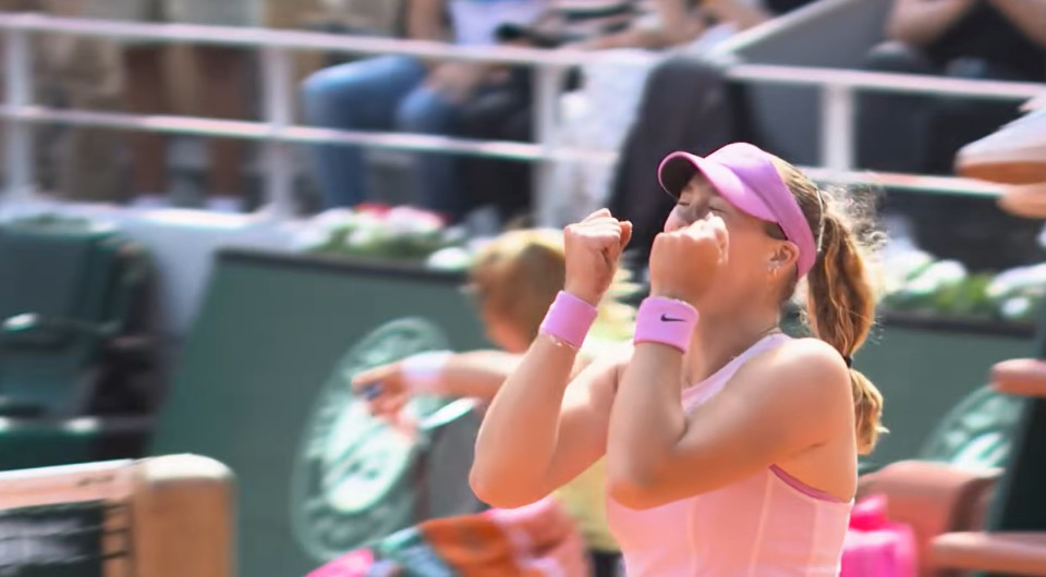 Απίθανη Αντρέεβα: Σήκωσε το Roland Garros στον πρώτο της τελικό Grand Slam