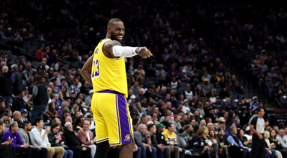 Οι Λέικερς «απέδρασαν» απ' το Γκόλντεν Στέιτ με σούπερ δίδυμο ΛεΜπρόν και Μπρόνι - «Έσβησαν» τους Σέλτικς οι Νικς