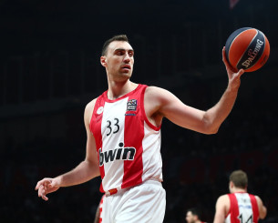 Νοσοκομείο Ολυμπιακός: Νοκ άουτ για δύο εβδομάδες Μιλουτίνοφ και Βιλντόσα