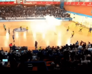 Το βίντεο από τη στιγμή της έκρηξης και της αποχώρησης των παικτών της ΑΕΚ