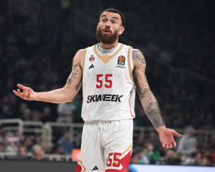 «Μισό λεπτό»: Ο Τζέιμς δίνει απάντηση για τις φήμες Ντιαλό και Ολυμπιακού