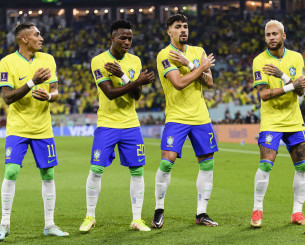 Ο Μάικλ Τζόρνταν αλλάζει χρώμα στην ποδοσφαιρική φανέλα της Βραζιλίας