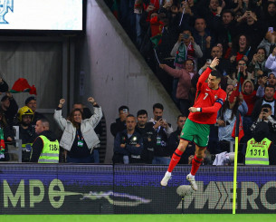 Ο Κριστιάνο Ρονάλντο βρίσκεται μια «ανάσα» απ' το να ξεπεράσει πρώην παίκτη του Άρη