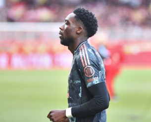 Σοκ στη Μπάγερν: Ο Αλφόνσο Ντέιβις υπέστη ρήξη χιαστού και μένει εκτός για τουλάχιστον έξι μήνες