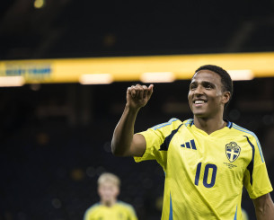 Ο Ελίασον έδωσε ασίστ στη νίκη της Σουηδίας (5-1) κόντρα στη Βόρεια Ιρλανδία