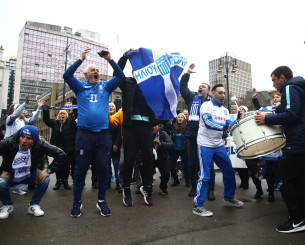 «Γαλανόλευκος» παλμός στη Γλασκώβη - Οι Έλληνες οπαδοί δίνουν ρυθμό πριν τη μεγάλη μάχη» (pics)