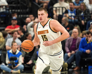 Διαστημικός Γιόκιτς πέτυχε 61 πόντους στο ματς των Νάγκετς με τους Τίμπεργουλβς