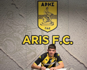 Ποιος είναι ο Κώστας Χαρούπας που ετοιμάζεται για το ντεμπούτο του με τον Άρη