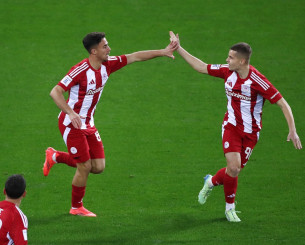 «Σειρήνες» για Κωστούλα και Μουζακίτη – Τι παίζει με τις μεταγραφές και τι δείχνουν οι αποδόσεις