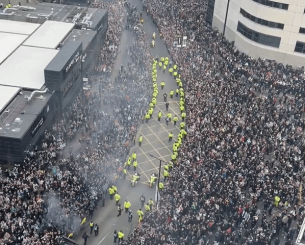 Tρέλα με 300.000 κόσμο στους δρόμους - Παίκτες και οπαδοί της Νιούκαστλ πανηγύρισαν με την ψυχή τους (vid)