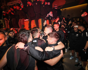 Πανζουρλισμός στο Ηράκλειο - Ο κόσμος του ΟΦΗ «ντόπαρε» τους παίκτες και ζήτησε τελικό  (vids & pics)