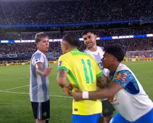 Ο Ραφίνια δέχθηκε «πέσιμο» από τους παίκτες της Αργεντινής για τις δηλώσεις που έκανε (vid)