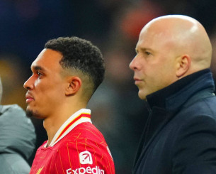 Ξεκάθαρος ο Σλοτ για το μέλλον του Άρνολντ - «Δεν με επηρεάζει καθόλου»