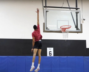 Ο... άγνωστος ψηλός που έχει εντυπωσιάσει τους Νάγκετς - Με ένα άλμα φθάνει στα 4 μέτρα (video)