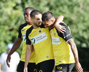 Προβλημάτισε αλλά κέρδισε με ανατροπή η ΑΕΚ