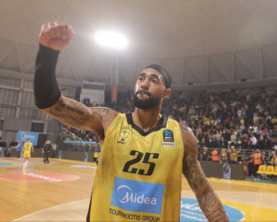 Ο Χάρελ επιστρέφει στον Άρη για τα επόμενα δύο χρόνια