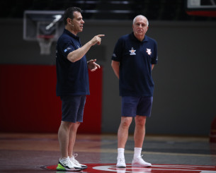 Ιτούδης-Ομπράντοβιτς κάνουν χιούμορ για Βαλαντσιούνας: «Έχεις κάποια πληροφορία...;»