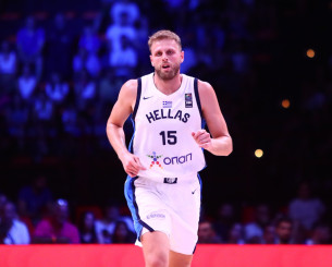 Η ΑΕΚ Betsson κρατάει ζεστό το θέμα Χαραλαμπόπουλου