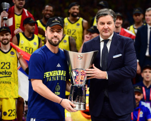 Η σημαία παραμένει στον ιστό της: Ο Σάρας θέλει τον Μαχμούτογλου στην Πόλη και του χρόνου