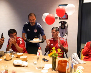 Έσβησε τούρτα ο Τσικίνιο: «Εύχομαι νταμπλ και καλή πορεία στο Champions League» (video)