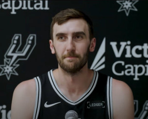 Ο Λουκ Κορνέτ εξηγεί γιατί επέλεξε το Νο.7 των Σπερς και ο λόγος έχει πολύ πλάκα (video)